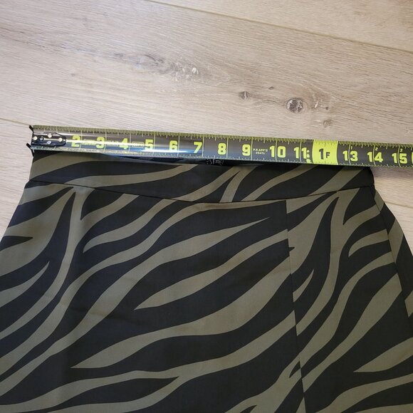 Ann Taylor Petite Zebra Print A-Line Skirt 2P Green & Black Polyester - Picture 6 of 6